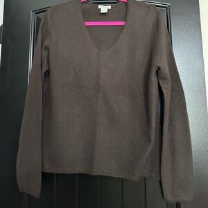 Tweeds Chocolate V-Neck Women's Sweater 💯 Cashmere.